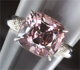 Кольцо с пурпурно-розовой шпинелью и бриллиантами Золото