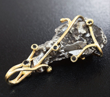 Двусторонний золотой кулон с осколком метеорита Кампо-дель-Сьело 72,8 карат, лейкосапфирами и шпинелям Золото
