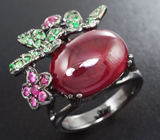 Серебряное кольцо с рубином, цаворитами и пурпурными сапфирами Серебро 925