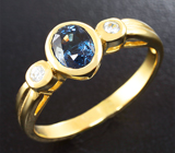 Золотое кольцо с топовым гранатом со сменой цвета 0,81 карат и лейкосапфирами Золото