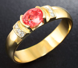 Кольцо с падпараджа сапфиром и бриллиантами Золото