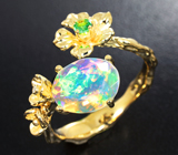 Золотое кольцо с ограненным эфиопским опалом 1,44 карат, цаворитом и бриллиантом Золото
