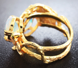 Золотое кольцо с ограненными кристаллическими опалами 3,31 карат, цаворитами и рубином Золото