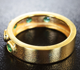 Золотое кольцо с яркими уральскими изумрудами Золото