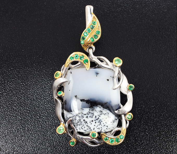 Серебряный кулон с дендритическим агатом, цаворитами гранатами и изумрудами