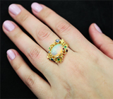 Золотое кольцо с кристаллическим опалом 2,7 карат, синими сапфирами, рубинами и цаворитами Золото
