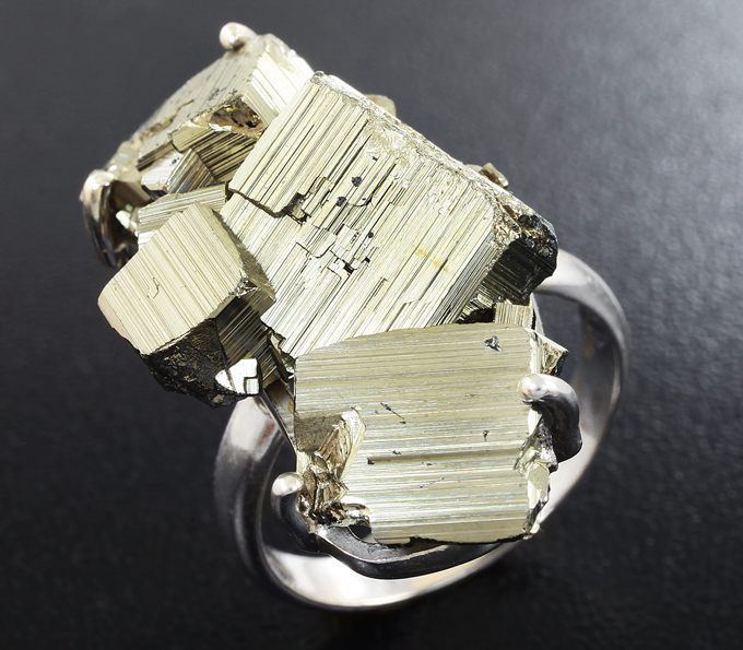 Серебряное кольцо с пиритом
