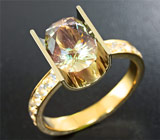 Золотое кольцо с солнечным камнем топовой огранки 2,07 карат и лунным камнем Золото