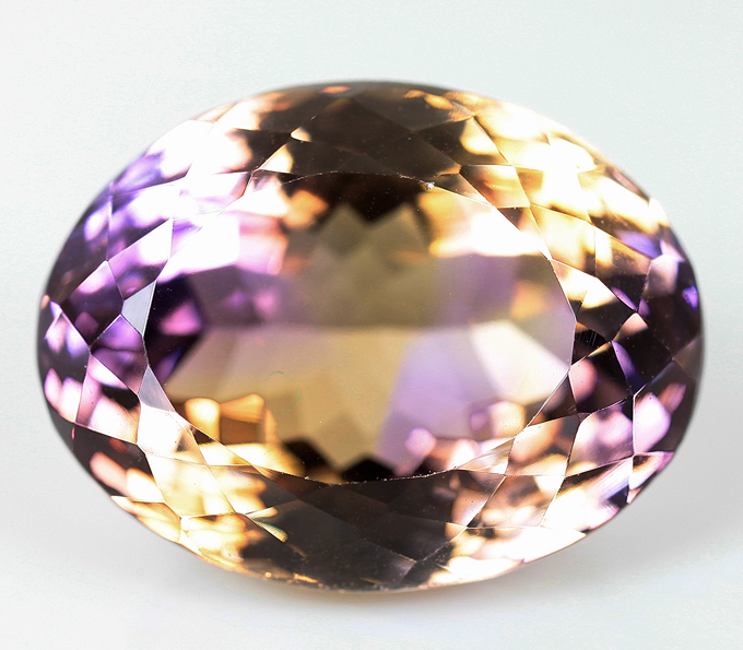 Крупный аметрин 20,72 карат
