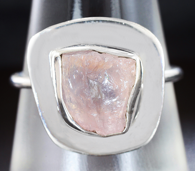 Серебряное кольцо с розовым кварцем