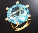 Золотое кольцо с крупным голубым топазом 39,45 карат и лейкосапфирами Золото