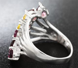 Серебряное кольцо с родолитами и желтыми сапфирами