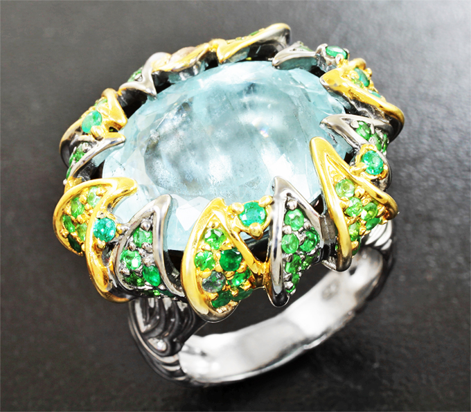 Серебряное кольцо с аквамарином, изумрудами и цаворитами
