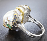 Серебряное кольцо с жемчужиной барокко, аметистами, изумрудами и синими сапфирами Серебро 925