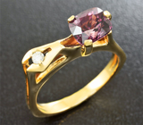 Золотое кольцо со шпинелью 1,47 карат и бриллиантом высоких характеристик Золото