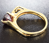 Золотое кольцо со шпинелью 1,47 карат и бриллиантом высоких характеристик Золото