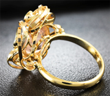Золотое кольцо с морганитом 5,38 карат и яркими изумрудами Золото