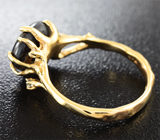 Золотое кольцо со звездчатым сапфиром 4,58 карат и лейкосапфирами Золото