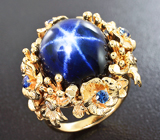 Кольцо со звездчатым сапфиром, а также синими и лейкосапфирами Золото
