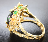 Золотое кольцо с кристаллическим черным опалом 5,54 карат, разноцветными сапфирами и цаворитами Золото