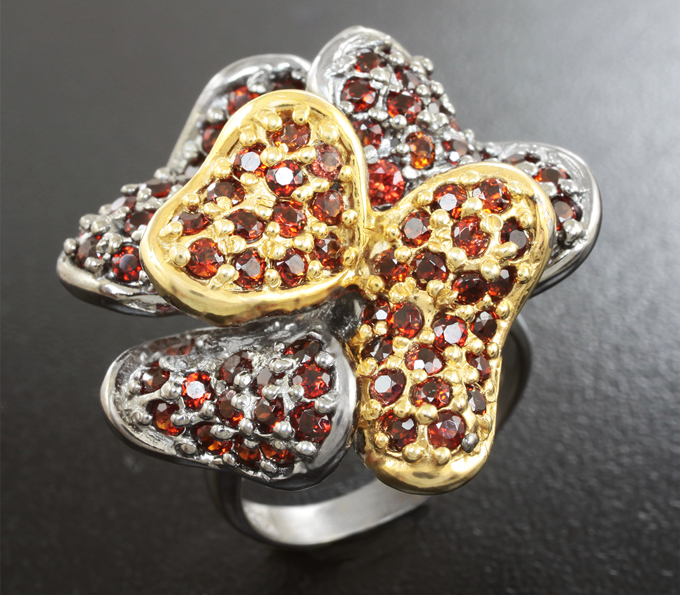 Серебряное кольцо с гранатами