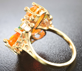 Золотое кольцо с кристаллическими опалами 2,9 карат и изумрудами Золото