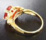Золотое кольцо с огненным эфиопским опалом 1,87 карат и лейкосапфирами Золото