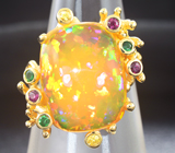 Золотое кольцо с потрясающим кристаллическим опалом 8,65 карат, рубинами, цаворитами и желтыми сапфирами Золото