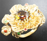 Золотое кольцо с крупным золотистым сфеном 6,8 карат, сапфирами, цаворитами и бриллиантами Золото