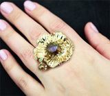 Золотое кольцо с крупным золотистым сфеном 6,8 карат, сапфирами, цаворитами и бриллиантами Золото