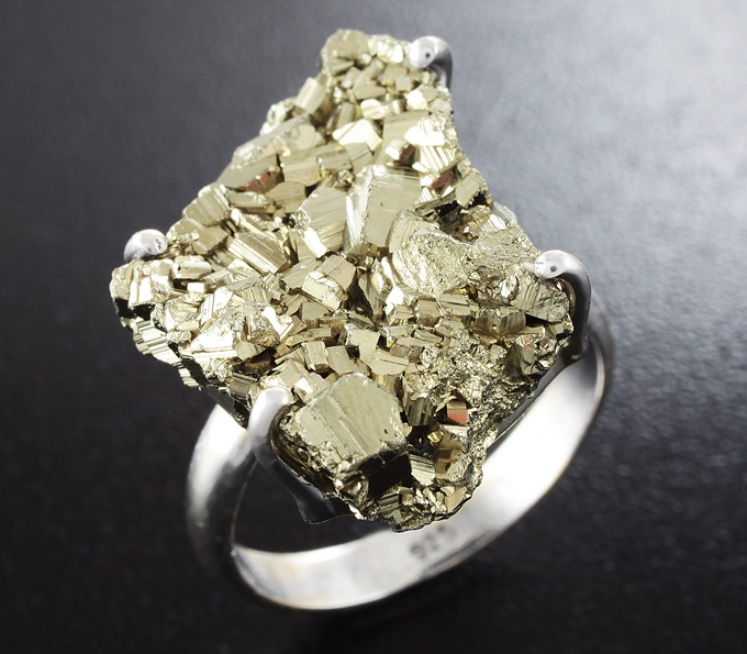 Серебряное кольцо с пиритом