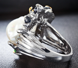 Серебряное кольцо с жемчужиной барокко, звездчатыми сапфирами и цаворитами Серебро 925