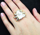 Серебряное кольцо с жемчужиной барокко и цаворитами