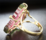 Золотое кольцо с крупным слайсом арбузного турмалина 19,27 карат, зелеными сапфирами и бриллиантами Золото