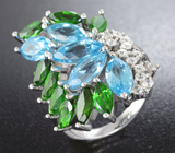 Прелестное серебряное кольцо с голубыми топазами и диопсидами Серебро 925