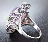 Кольцо c лавандовым халцедоном и демантоидами гранатами