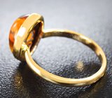 Золотое кольцо с резным янтарем 1,38 карат