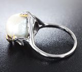 Серебряное кольцо с жемчужиной и синми сапфирами Серебро 925