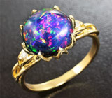 Золотое кольцо с кристаллическим черным опалом и бриллиантами Золото