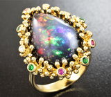 Золото кольцо с кристаллическим черным опалом 8,05 карат, цаворитами, рубинами и бриллиантами Золото