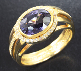 Кольцо с чистейшей фиолетовой шпинелью и бецветными цирконами Золото