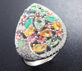 Праздничное серебряное кольцо с сапфирами, цаворитами и изумрудами