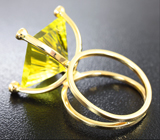 Золотое кольцо с лимонным цитрином авторской огранки 12,21 карат и лейкосапфирами Золото