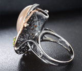 Серебряное кольцо с лунным камнем, перидотом, диопсидами и изумрудами Серебро 925