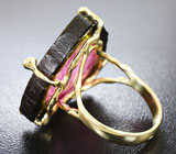 Золотое кольцо с роскошным слайсом арбузного турмалина 11,2 карат и цаворитами Золото