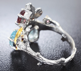 Серебряное кольцо с голубыми топазами и родолитами