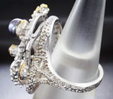 Серебряное кольцо с жемчугом, родолитами и изумрудами Серебро 925