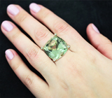 Золотое кольцо с зеленым аметистом 28,67 карат и лейкосапфирами Золото
