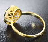 Золотое кольцо с великолепным зеленым сфеном 2,55 карат и лейкосапфирами Золото