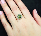 Золотое кольцо с великолепным зеленым сфеном 2,55 карат и лейкосапфирами Золото